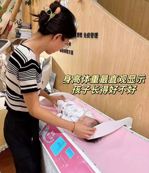 SH-3008嬰兒稱體重專用秤應(yīng)用實拍